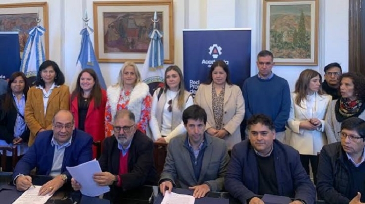 Jujuy ampl&iacute;a la capacitaci&oacute;n en oficios y promueve la generaci&oacute;n de empleo desde los municipios
