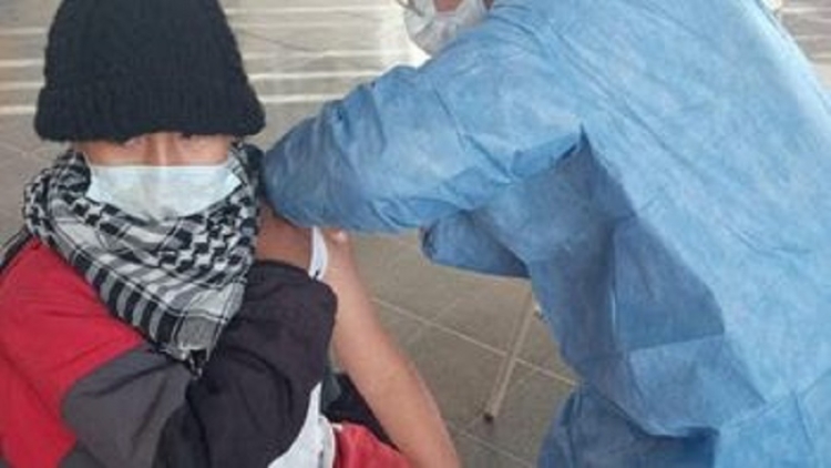 Covid-19: el servicio de vacunaci&oacute;n se cumple en escuelas de Alto Comedero