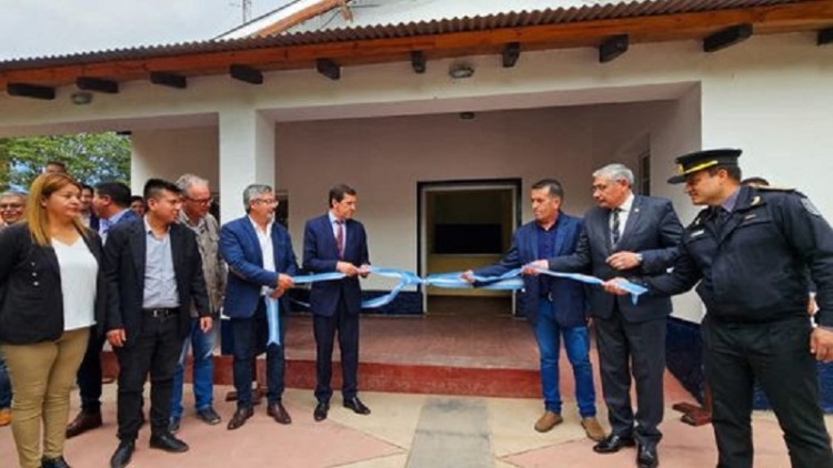 Sadir entreg&oacute; un patrullero y recorri&oacute; la renovada comisar&iacute;a de El Piquete