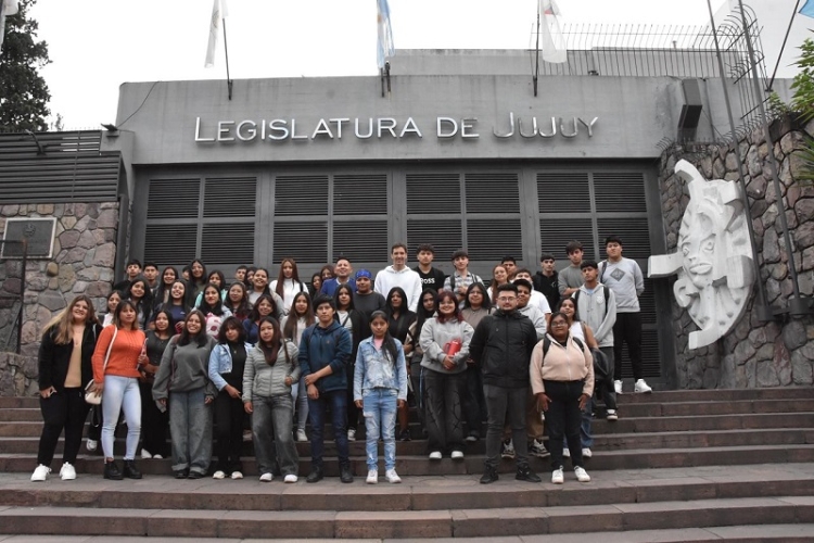 Estudiantes del Instituto Superior de Capacitaci&oacute;n Aduanera Jujuy &ldquo;Dr. Guillermo E. Snopek&rdquo; visitaron la Legislatura