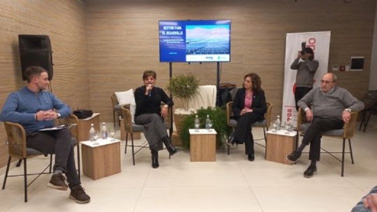 "Los nuevos escenarios globales plantean desaf&iacute;os locales, que exigen una formaci&oacute;n en gesti&oacute;n ambiental estrat&eacute;gica"