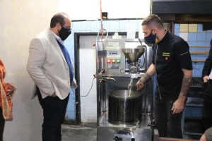 Palpal&aacute; pone en marcha el proyecto de &ldquo;vaca mec&aacute;nica" para procesar alimentos nutricionales