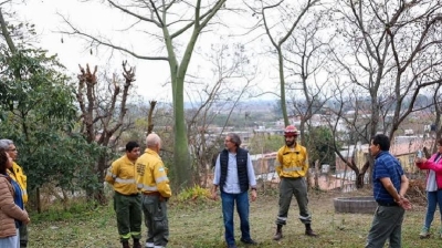 Incendios en Jujuy: el ministro &Aacute;lvarez recorri&oacute; zonas afectadas y acompa&ntilde;&oacute; a vecinos de Palpal&aacute;