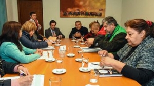 El Gobierno encamina acuerdos salariales con gremios estatales