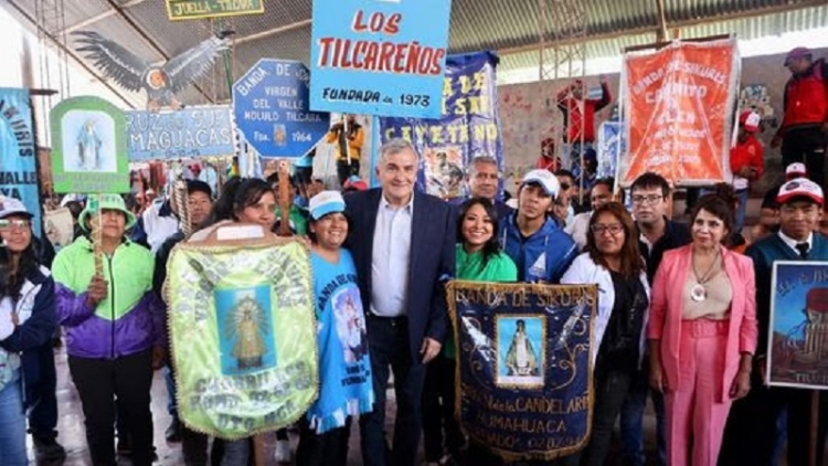 Gerardo Morales entreg&oacute; subsidios, v&iacute;veres y pasajes para el traslado de las bandas de sikuris