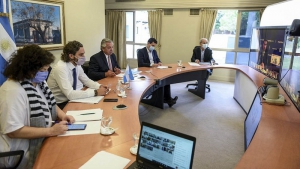 El Presidente y los gobernadores de acuerdo en medidas para limitar la circulaci&oacute;n