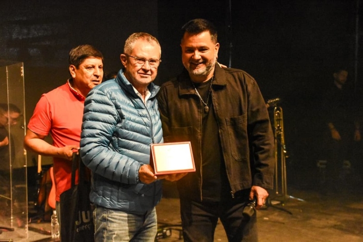 Homenaje a Jorge Rojas en el Festival del Cemento y del Folclore