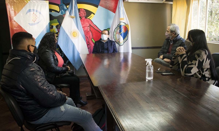 Concejales recibieron a integrantes de la comisi&oacute;n directiva del centro vecinal de las 202 viviendas