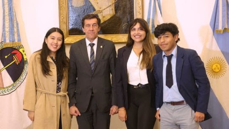 Sadir recibi&oacute; a la ONG Frente Joven