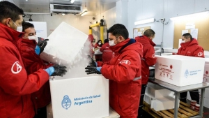 Comenz&oacute; la distribuci&oacute;n en todo el pa&iacute;s de casi 800 mil vacunas de Astrazeneca