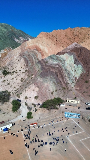 El &ldquo;Lobo&rdquo; desat&oacute; un carnaval de f&uacute;tbol en Purmamarca