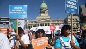 Proponen crear un nuevo fondo de "desarrollo docente" financiado con parte de las retenciones a la soja
