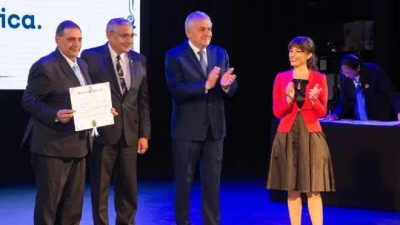 Morales entreg&oacute; t&iacute;tulos y tom&oacute; juramento a 62 licenciados y licenciadas del IUPS