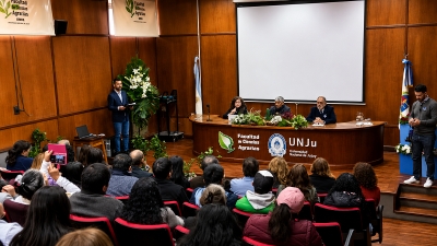 La Primera Jornada de Floricultura fue un &eacute;xito, logrando nuclear a productores y actores clave del sector