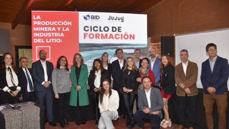 Formaci&oacute;n en miner&iacute;a e industria de litio: Docentes preparados para la matriz productiva de Jujuy