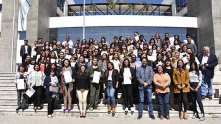 La ministra Bovi entreg&oacute; 180 titularizaciones a docentes de Nivel Secundario