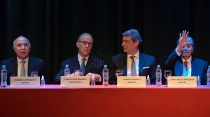 Pospusieron la sesi&oacute;n en la que se iba a debatir la reforma de la Corte Suprema