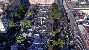 Militantes y organizaciones sociales colmaron Plaza de Mayo por el D&iacute;a de la Lealtad