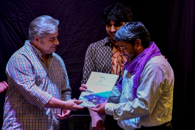 Distinci&oacute;n a la obra de teatro &ldquo;Desaparec&iacute; dos veces&rdquo; y al 20&ordm; Aniversario del grupo ADN