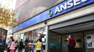 Fern&aacute;ndez cre&oacute; por decreto un refuerzo alimentario de 45.000 pesos para adultos sin ingresos
