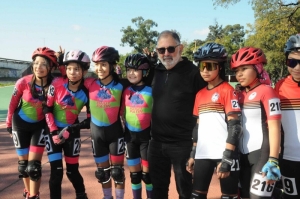 El intendente Jorge visit&oacute; el Patin&oacute;dromo &ldquo;Nora Vega&rdquo; para compartir con las patinadoras las recientes renovaciones