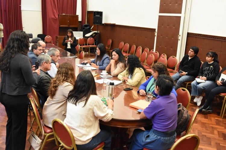 La Comisi&oacute;n de Pueblos Ind&iacute;genas inici&oacute; su actividad y defini&oacute; su agenda de trabajo