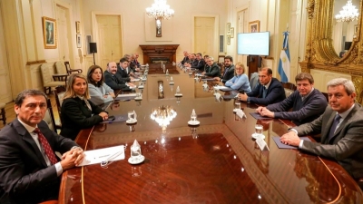 Fern&aacute;ndez les present&oacute; a los gobernadores un proyecto para elevar el n&uacute;mero de miembros de la Corte