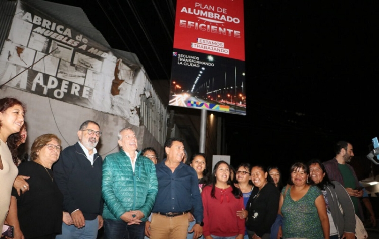 Renovada iluminaci&oacute;n en barrio Chijra