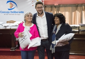 Entrega de uniformes a empleados del concejo deliberante