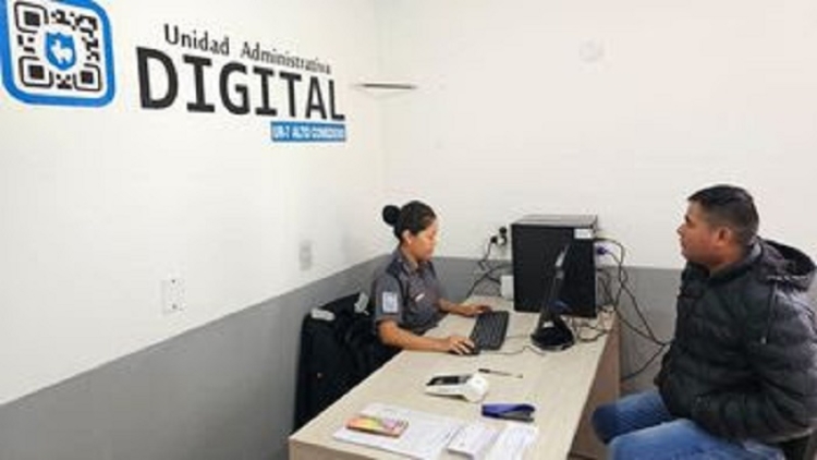 La polic&iacute;a ampl&iacute;a sus servicios de tr&aacute;mites digitales en la Quebrada