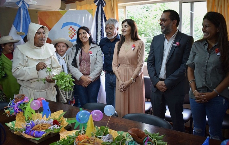Festejos de comadres en el Deliberante Capitalino