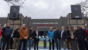 Sadir particip&oacute; de la inauguraci&oacute;n del primer estadio municipal de hockey social