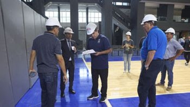 Exitoso recorrido de autoridades de FIBA por las instalaciones del Estadio de la Federaci&oacute;n Juje&ntilde;a de Basquetbol