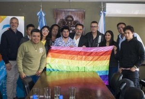 Reuni&oacute;n con integrantes de la como por la marcha del orgullo