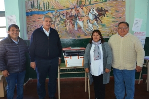 El vicegobernador visit&oacute; a los alumnos y docentes de la Escuela Primaria N&ordm; 31 de Huacalera