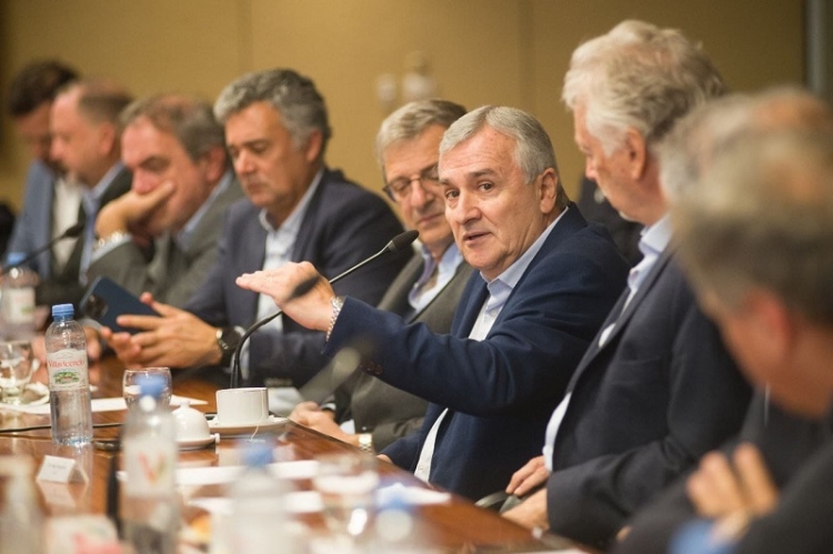 Morales present&oacute; su plan de obra p&uacute;blica a empresarios de la construcci&oacute;n de todo el pa&iacute;s