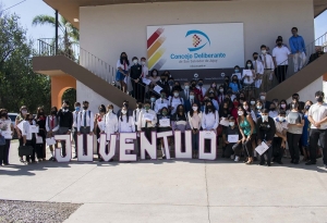 Entrega de certificados a concejales estudiantiles y docentes