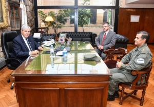 El vicegobernador recibi&oacute; la visita del jefe del escuadr&oacute;n n&deg; 53 de gendarmer&iacute;a nacional