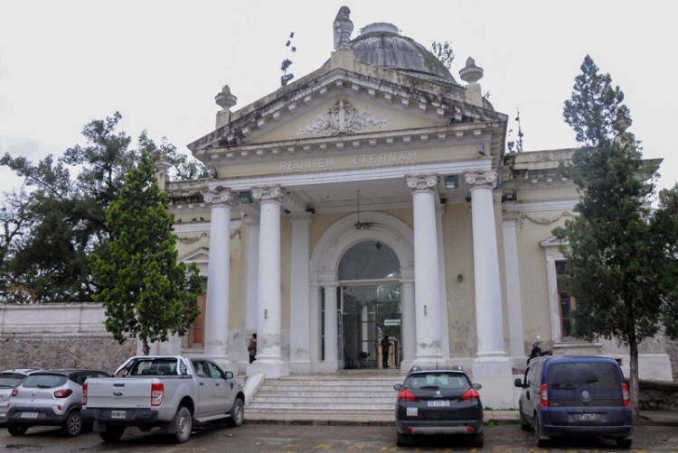 Cementerios municipales: establecieron horarios de atenci&oacute;n y misas por el D&iacute;a de Todos los Santos y los Fieles Difuntos