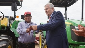 Morales y Sadir entregaron maquinaria para el Centro Foresto Industrial Arrayanal por 580.000 d&oacute;lares