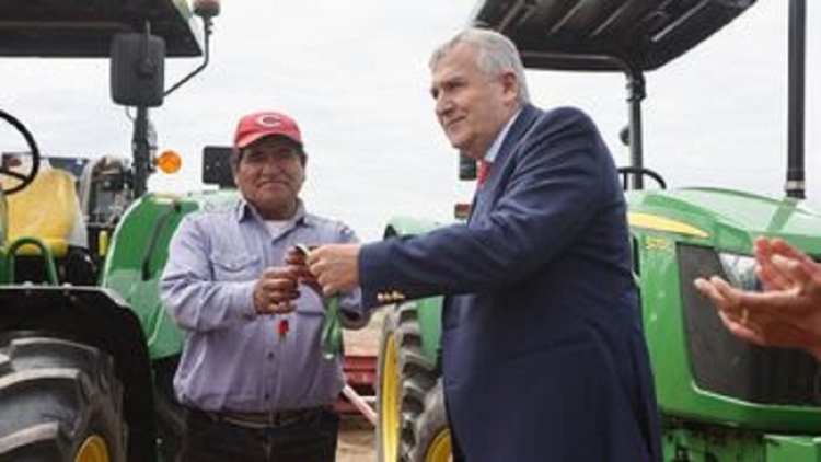 Morales y Sadir entregaron maquinaria para el Centro Foresto Industrial Arrayanal por 580.000 d&oacute;lares