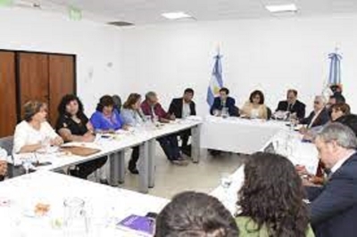 Gremios docentes acordaron el aumento salarial del 30% en un pago