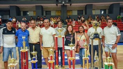 Gran marco en las finales de los torneos de la Federaci&oacute;n Juje&ntilde;a de B&aacute;squet
