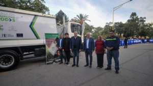 Morales entreg&oacute; un cami&oacute;n y contenedores en San Pedro