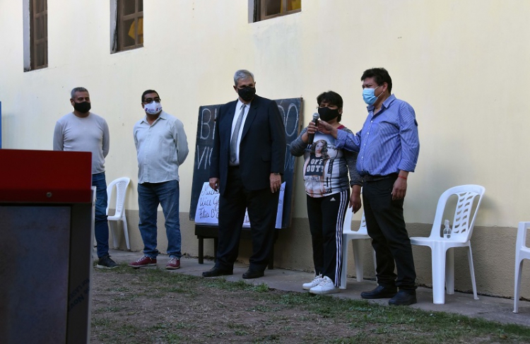 Haquim recorri&oacute; la localidad de Caimancito y se entrevist&oacute; con vecinos