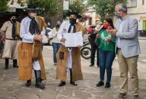 Acto en homenaje al d&iacute;a nacional del gaucho en plaza Hip&oacute;lito Yrigoyen