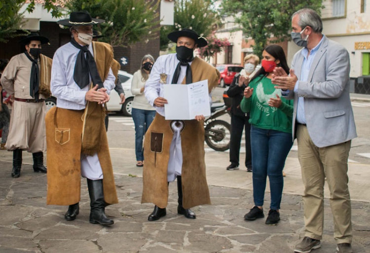 Acto en homenaje al d&iacute;a nacional del gaucho en plaza Hip&oacute;lito Yrigoyen