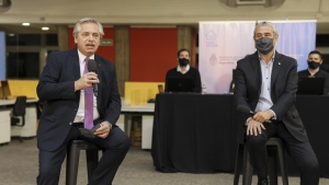 Fern&aacute;ndez destac&oacute; que Argentina "empieza a moverse y se vuelve a recrear el empleo"