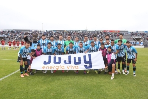 El &ldquo;Lobo&rdquo; venci&oacute; a Patronato y sigue peleando arriba