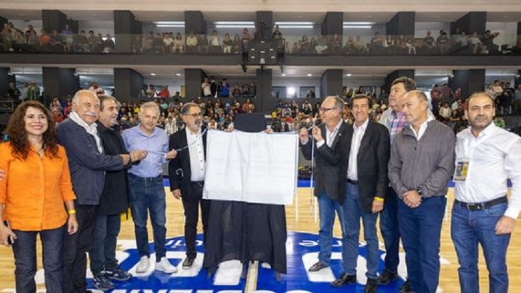 Estadio colmado en la reinauguraci&oacute;n de la Federaci&oacute;n de B&aacute;squet
